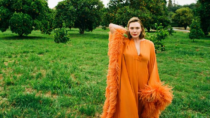 绯红女巫|绯红女巫身材绝了！前开襟秀牛奶肌超性感，网友：致命女人既视感