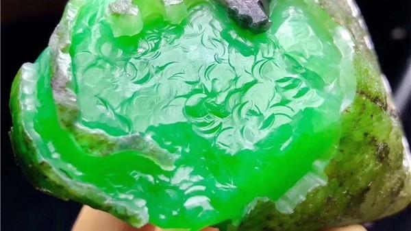 翡翠|中国哪里产翡翠？