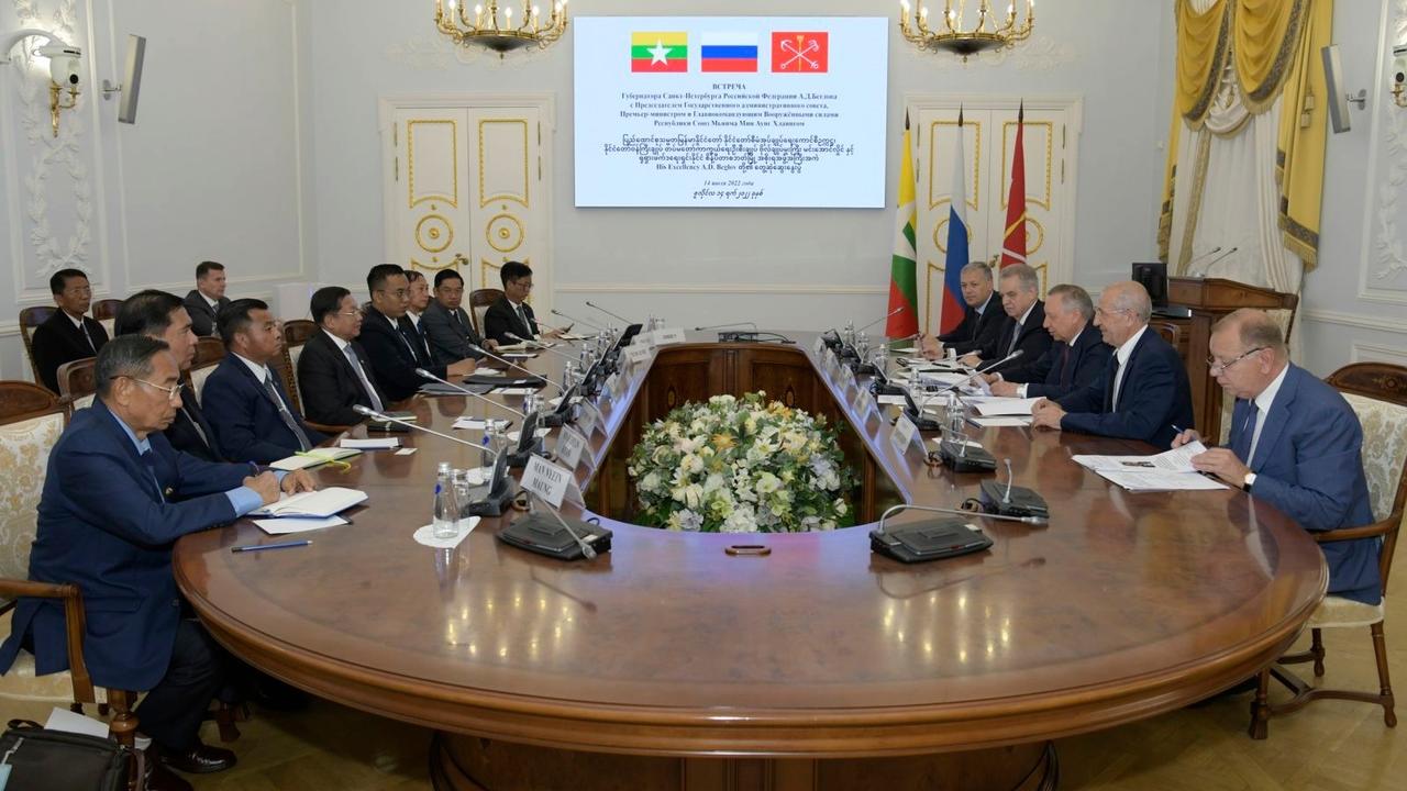 缅军总司令敏昂莱会见圣彼得堡市长亚历山大·别格洛夫