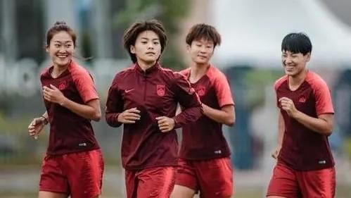 王霜|深夜0点，中国女足传来好消息：王霜做出难得决定，球迷齐声点赞