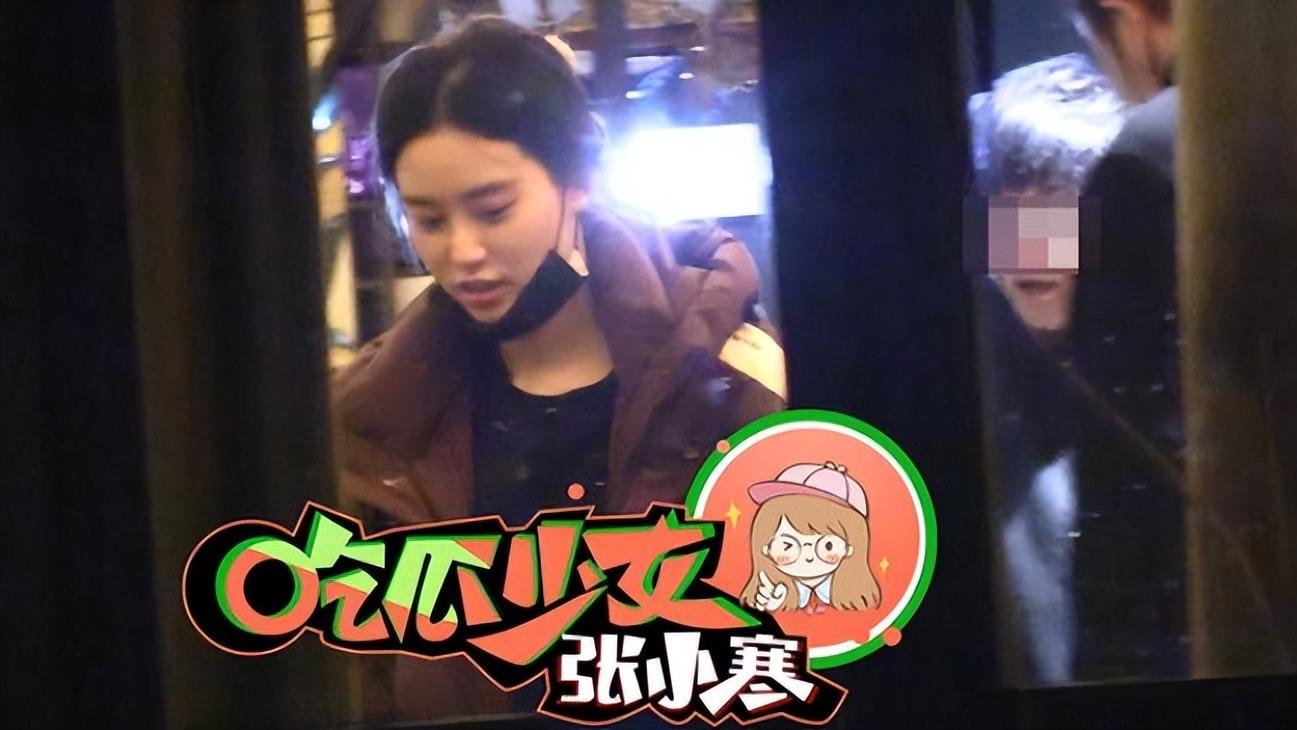 黄子韬|徐艺洋连续两天陪黄子韬拍戏：深夜俩人又一起同坐保姆车回家