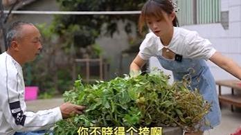 |网红严素承认已婚后首条视频翻车？网友：穿成这样根本干不了活