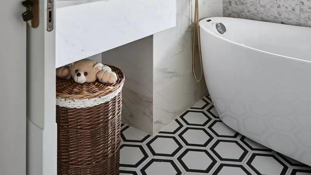 卫生间不是越大越好！学着年轻人的布置，干净又高级，值得借鉴！