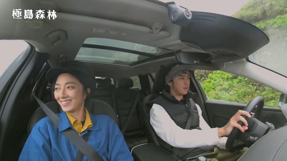 奥特曼|娱乐圈清纯代表终于献出荧幕初吻，但观众表示受不了