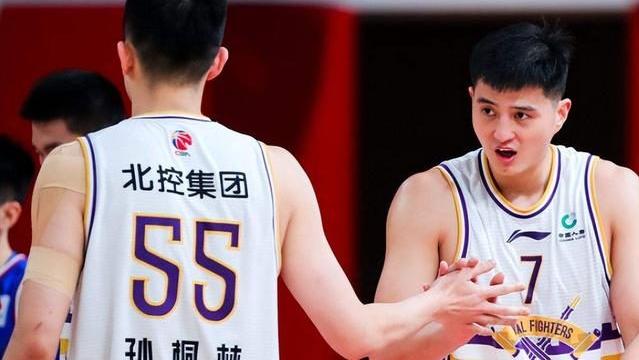 北控男篮|CBA首位大牌试水转会市场，北控内线提转会申请，新疆欲高薪报价