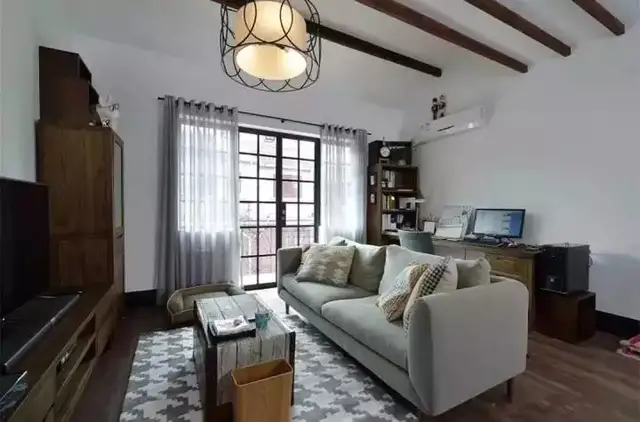 客厅连着阳台，你们喜欢把窗帘，装在哪里呢？