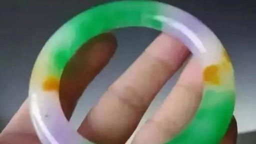翡翠|曝光！地摊上叫卖的“极品翡翠”，竟然是这样制成的