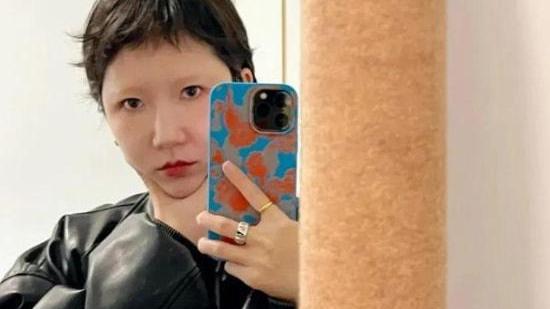 郝劭文|郝劭文二婚妻子现身直播间，素颜再惹争议，阿文霸气护妻爱意满满