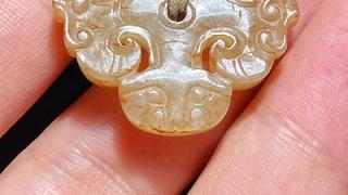 文玩|明以前 熟坑 和田玉籽料 双龙兽面纹 挂件