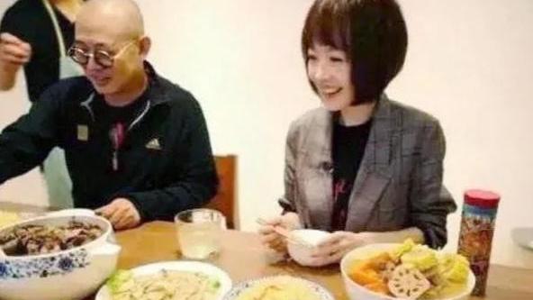 李连杰|李连杰家一盘火腿价值5万，网友直呼演员来钱快，可事情却迎来反转