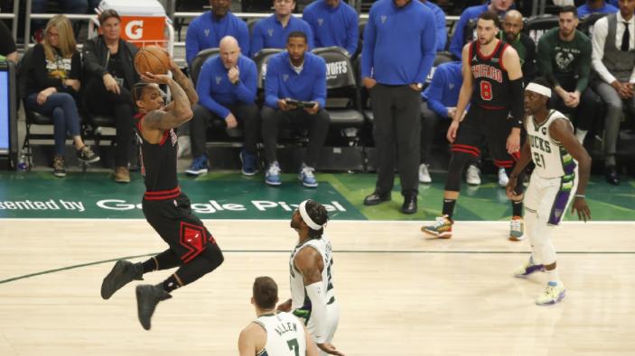 字母哥|NBA大冷门！德罗赞轰41分太霸气，打爆字母哥，三巨头85+21+9摊牌