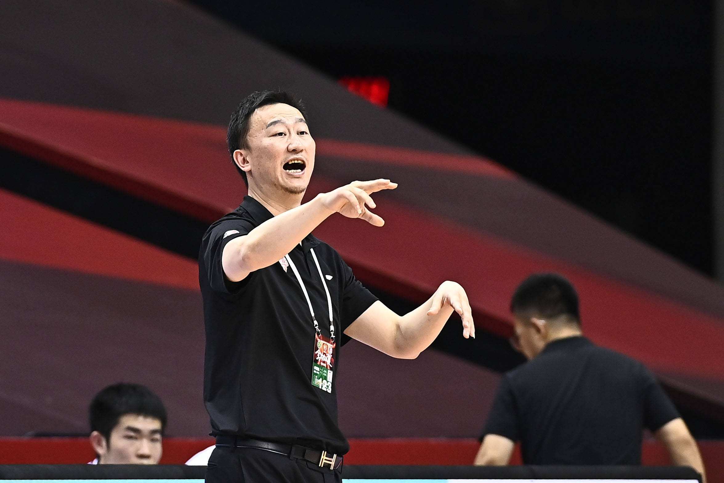 浙江男篮|CBA四位主帅下课，浙江让人心寒，青岛充满敬意，北京果断干脆