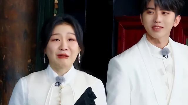 Angelababy|蔡徐坤和金靖的CP话题，近日铺天盖地，网友称蔡徐坤在故意气杨颖