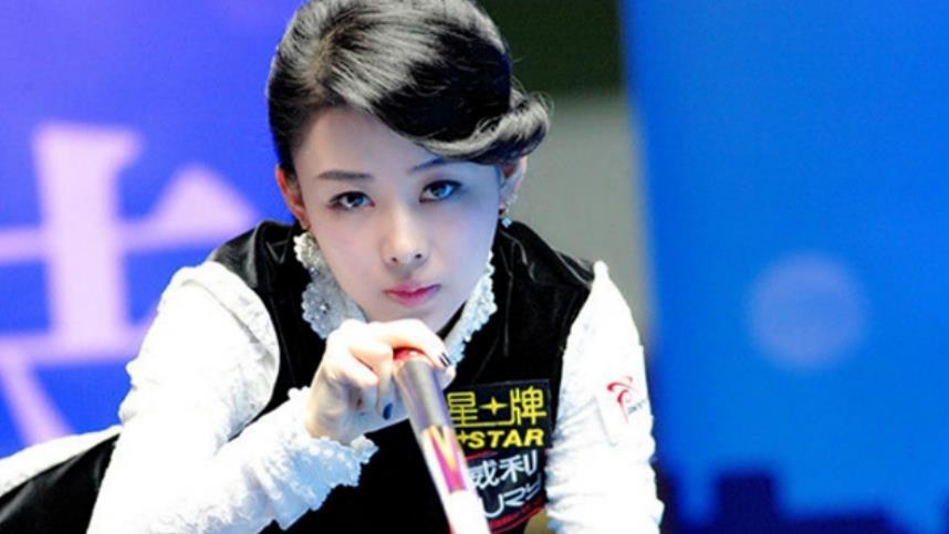 参观潘晓婷住的豪宅，家里装修也太简陋了，餐桌都是简易类型的