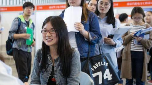 大学生|保安工作月薪11000起，大学毕业生羡慕不已，得知工作内容退缩了