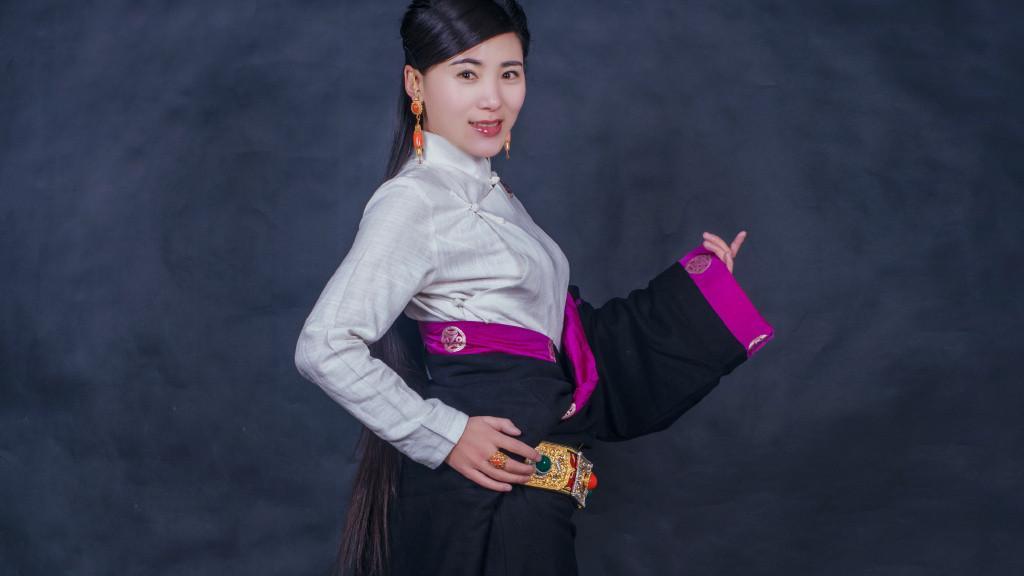 一家六口|美女歌手惊传车祸离世，开心载爸妈出游没想到一家六口全遇难