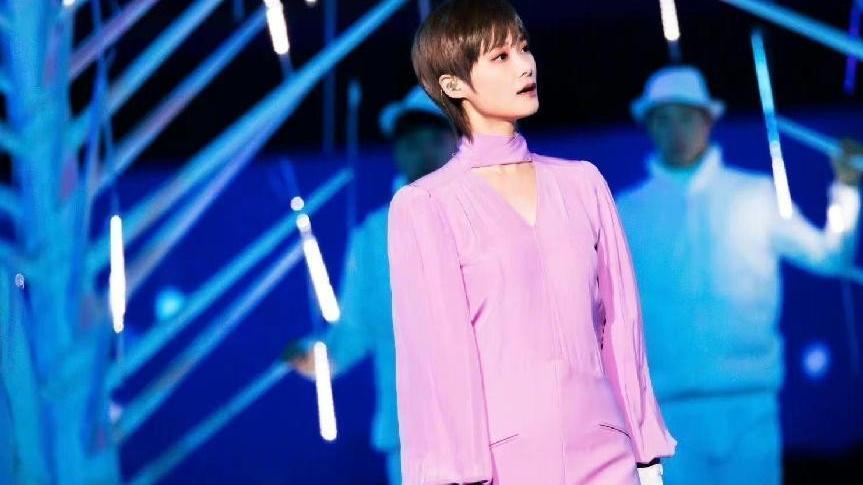 女人味|李宇春也不是“假小子”了，穿的裙子一套比一套有女人味，好温柔