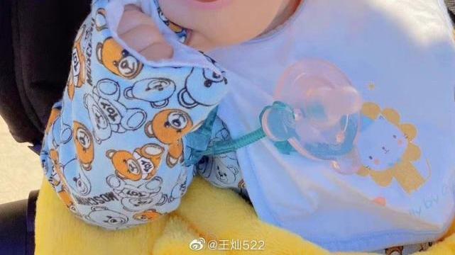 杜淳|杜淳晒女儿被吐槽，王灿：拍这么黑还凶她，榴莲已经买好了