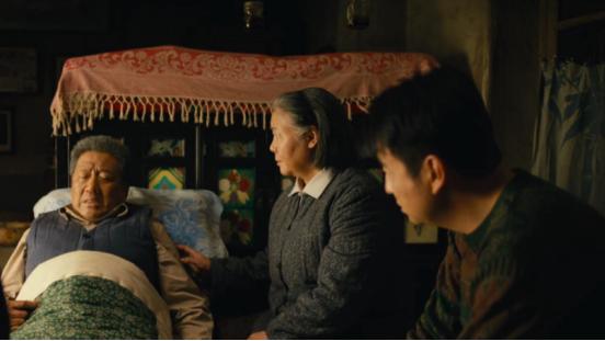 人世间|《人世间》：当你不具备实力的时候，你再怎么舔别人都没用的