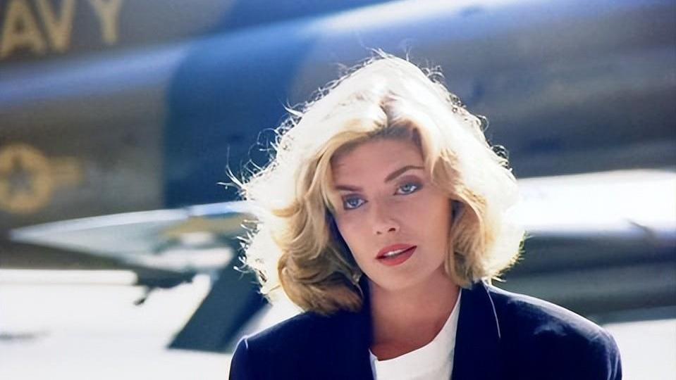 壮志凌云|《壮志凌云》性感女教官52岁公开出柜！征服了一个时代的金发女神