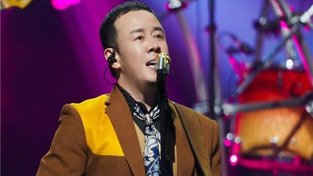 何启南|《闪光的乐队》中对乐器掌握不错的歌手，胡宇桐、李润祺崭露手脚