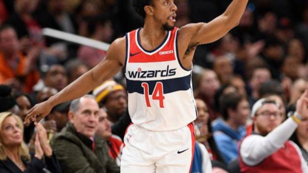 勒布朗·詹姆斯|史密斯号召NBA禁赛詹姆斯，他侮辱我的父亲，当时真的想揍他