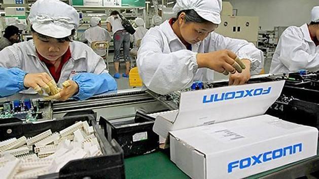 富士康|啪啪打脸？曾经“抛弃”我国赴印建厂，如今却到高速路“抢人”