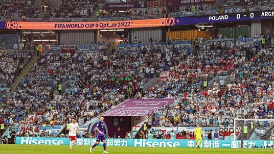 海信U8H陪你看世界杯：阿根廷、波兰携手进入16强，球迷狂欢
