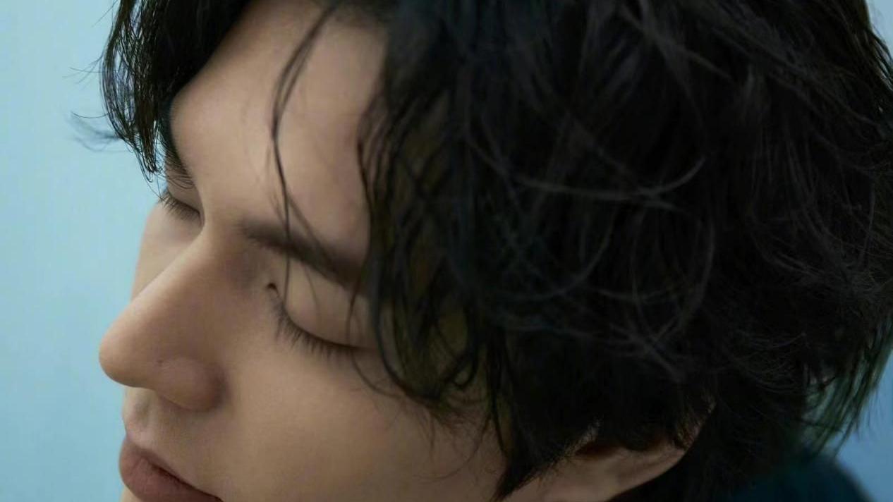 李敏镐|李敏镐转型还是失败了，全新风格激不起水花，全靠不老颜值在撑着