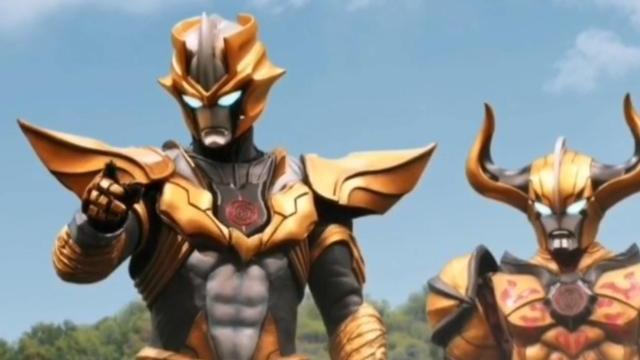 奥特银河|奥特银河格斗3联动特利迦奥特曼小金人和卡尔蜜拉的爆笑心理战