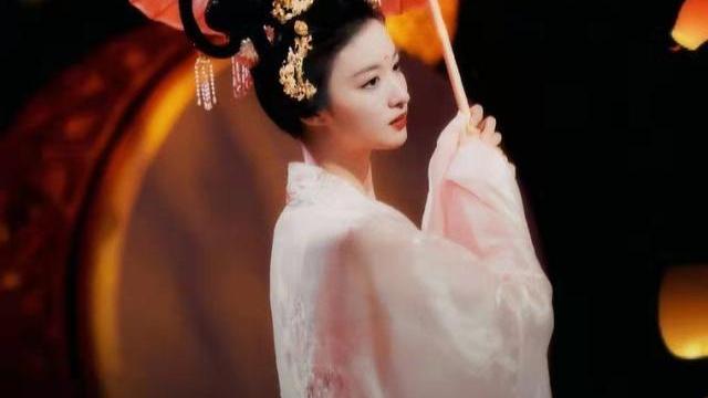 王楚然|王楚然是男神收割机吧！跟肖战、张艺兴都合作了，下部戏跟杨洋