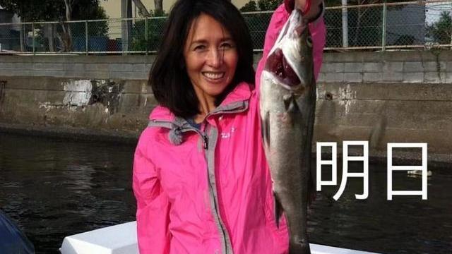 明星素颜|51岁工藤静香晒旧照，大素颜小麦肤色真实洒脱，几十年没长过赘肉