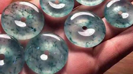 翡翠|幸运赌石，低价淘得翡翠原石，开出冰阳飘花