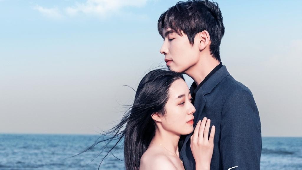 爱上你的日和月|《爱上你的日和月》开播，霸总爱上我题材，极致老土，却极致快乐