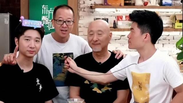 董宇辉|陈佩斯儿子现身直播，面对董宇辉提问沉稳应对，网友：虎父无犬子