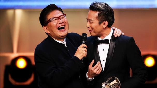 邓超|心机？孙俪邓超“定向捐出”70份物资：被质疑“借捐赠”送礼！