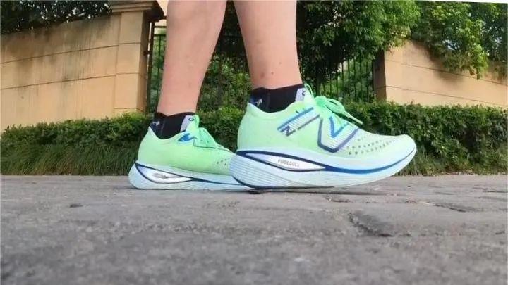 跑鞋|稳定扎实：新百伦SuperComp全掌碳板训练跑鞋20公里体验