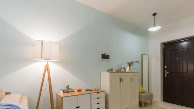 不到8万搞定95㎡两居装修，墙顶面只刷乳胶漆，四白落地也好看！