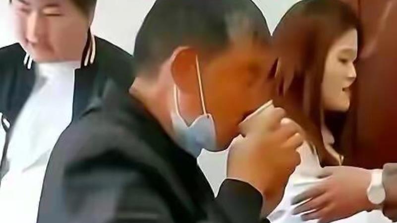 朱之文|大衣哥准儿媳陈萌遭网暴，公公出面维护亲儿媳，霸气回怼外界传闻