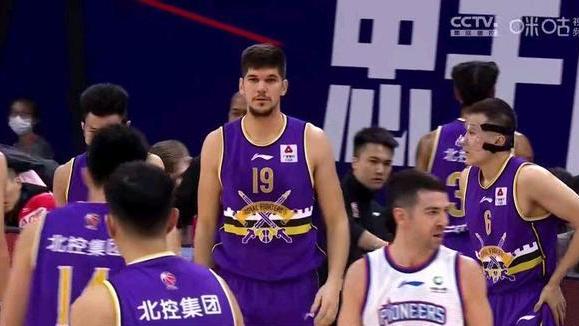 天津男篮|18分2断！马布里变阵激活神射手俞长栋10+10超强硬面具侠又拉胯