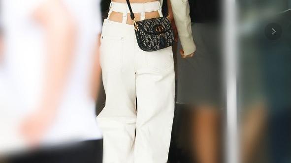 玄彬|赵丽颖放假也不得闲！穿运动装为新剧配音令人期待，穿着大气时髦