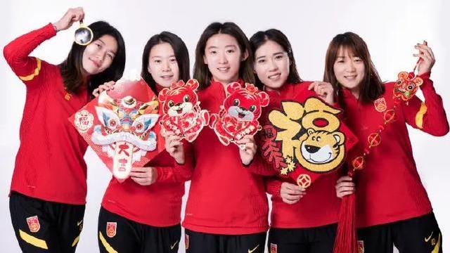 日本队|0-3！中国女足悬了，决战日本已4连败，或与男足同命，王霜盼金靴
