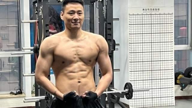 中超|回应外界质疑？中超名将晒出“6块腹肌”：球迷直言太壮实！