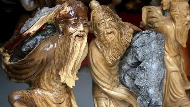 愚公移山|《愚公移山》被女专家怒斥太可怕，要从教材中删除，行走的50万？