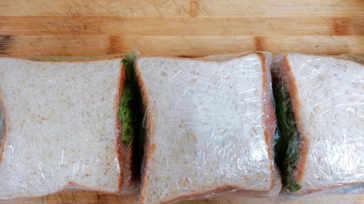 鸡排|超简单的西式早餐：鸡排三明治，层层美味，肉香十足，营养满满