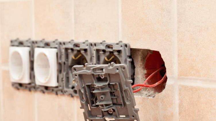 老电工良心话：装修用4平方电线够用吗？太多家庭想错了，真坑！