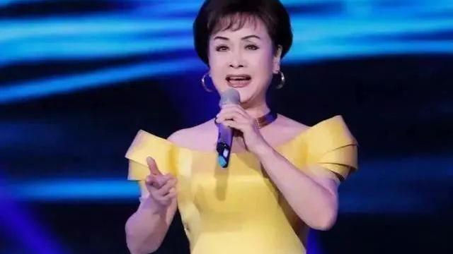 李谷一|李谷一老师非常注重笔法，其字才显得豪迈洒脱，飘若浮云！