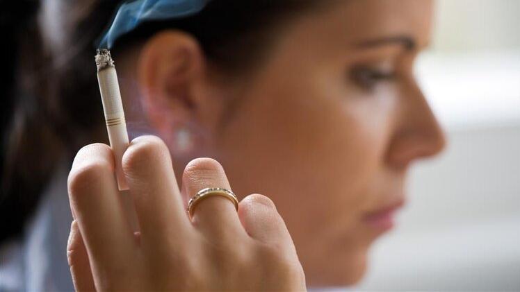戒烟|香烟里的尼古丁根本不致癌，吸烟有害健康是错的？真相来了