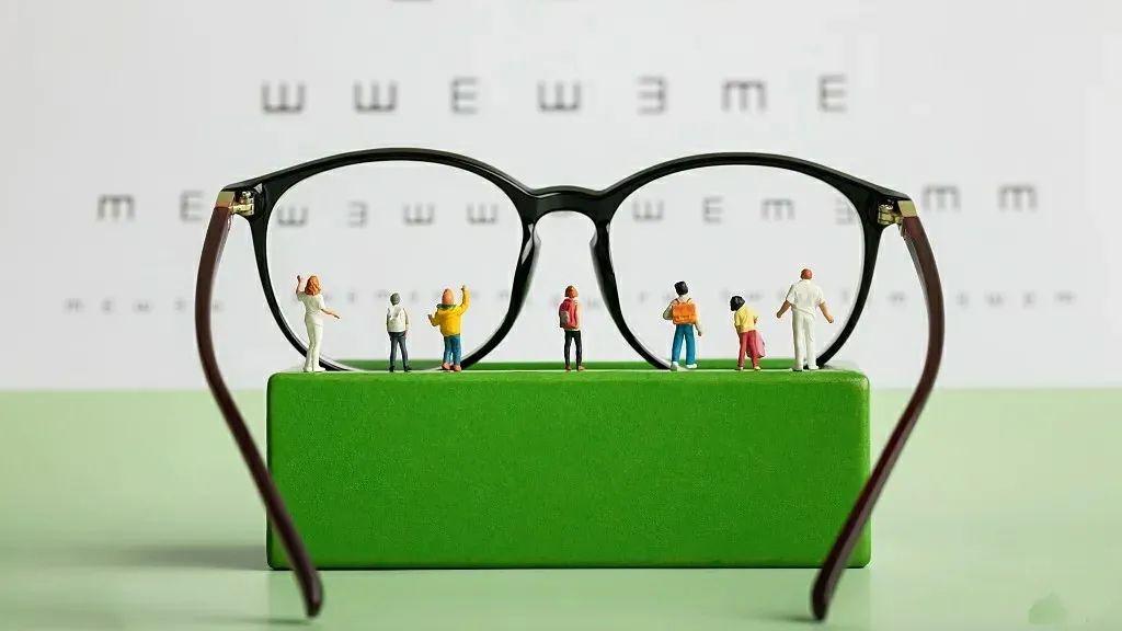 中医养生|眼镜用多久需要换？各个年龄段都有讲究！