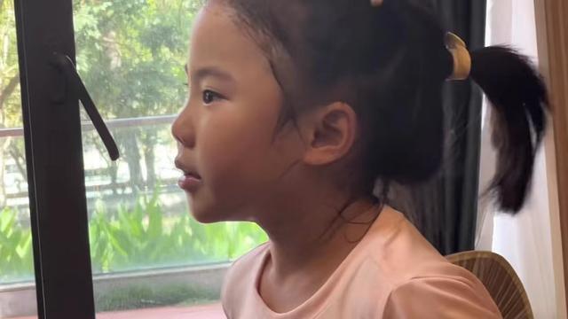 王楠|国乒大满贯严厉督促爱女练球，小姑娘边打边哭，丈夫直言太欺负人